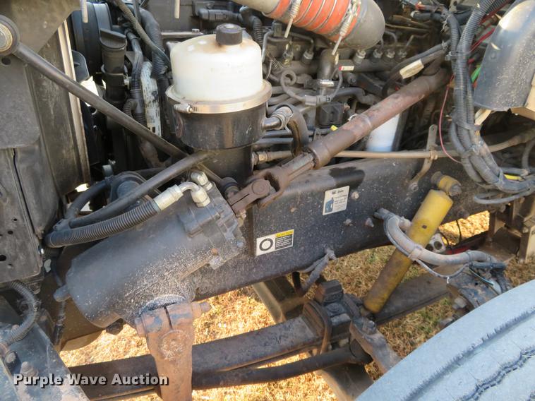 image for item DC0809 2008 Peterbilt 335 truck cab and chassis
