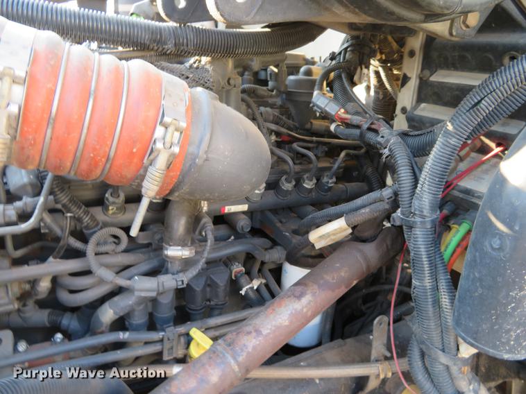 image for item DC0809 2008 Peterbilt 335 truck cab and chassis