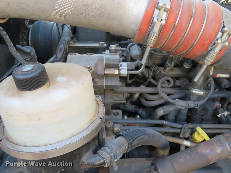 image for item DC0809 2008 Peterbilt 335 truck cab and chassis