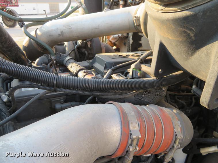 image for item DC0809 2008 Peterbilt 335 truck cab and chassis