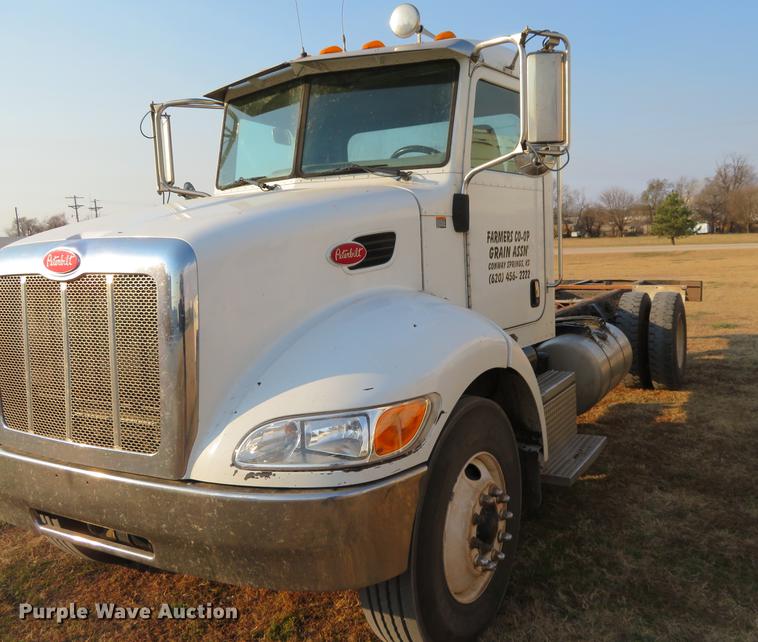 image for item DC0809 2008 Peterbilt 335 truck cab and chassis