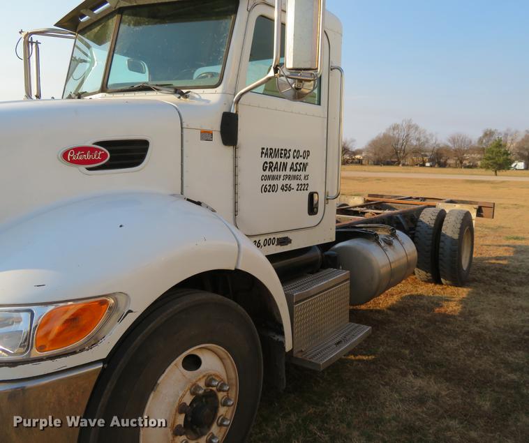image for item DC0809 2008 Peterbilt 335 truck cab and chassis