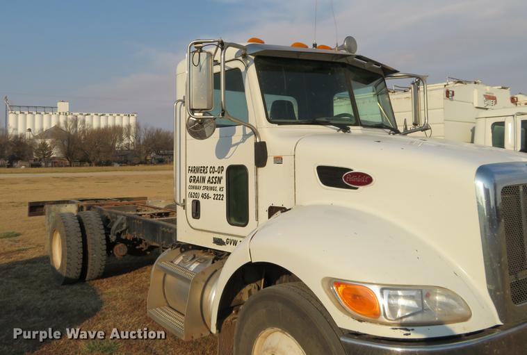 image for item DC0809 2008 Peterbilt 335 truck cab and chassis