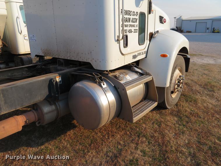 image for item DC0809 2008 Peterbilt 335 truck cab and chassis
