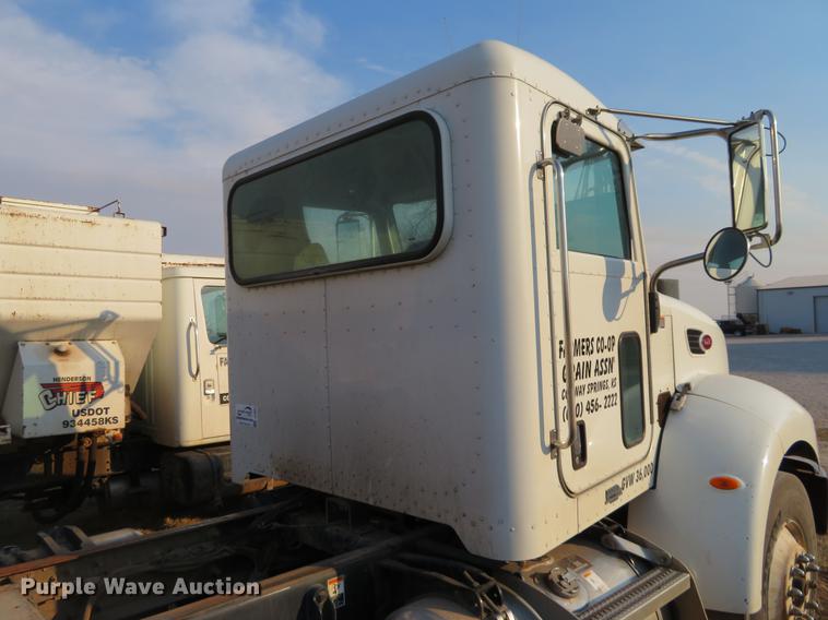 image for item DC0809 2008 Peterbilt 335 truck cab and chassis