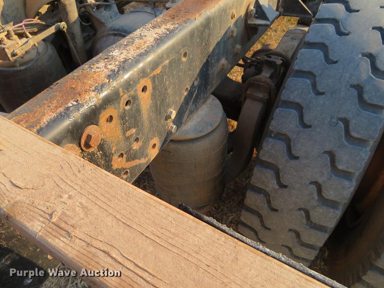 image for item DC0809 2008 Peterbilt 335 truck cab and chassis