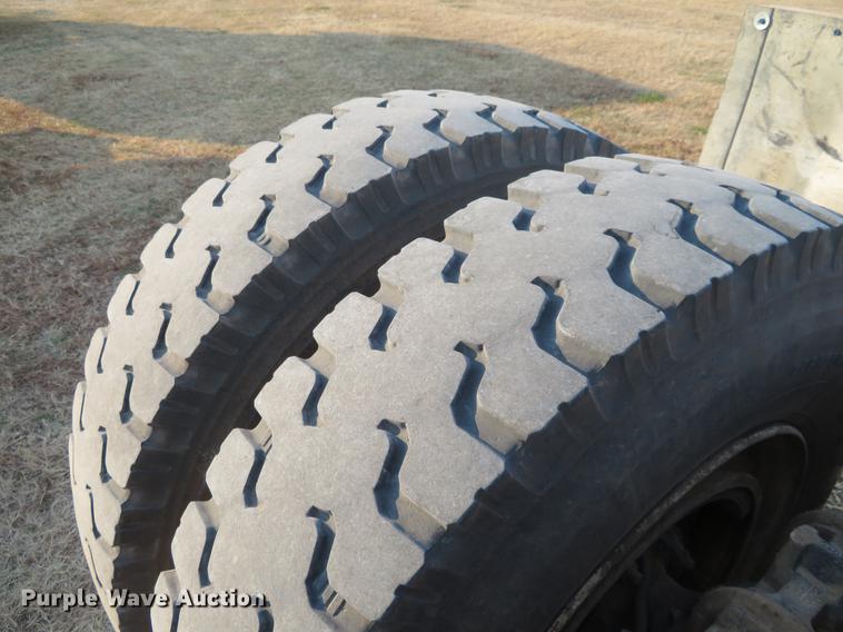 image for item DC0809 2008 Peterbilt 335 truck cab and chassis