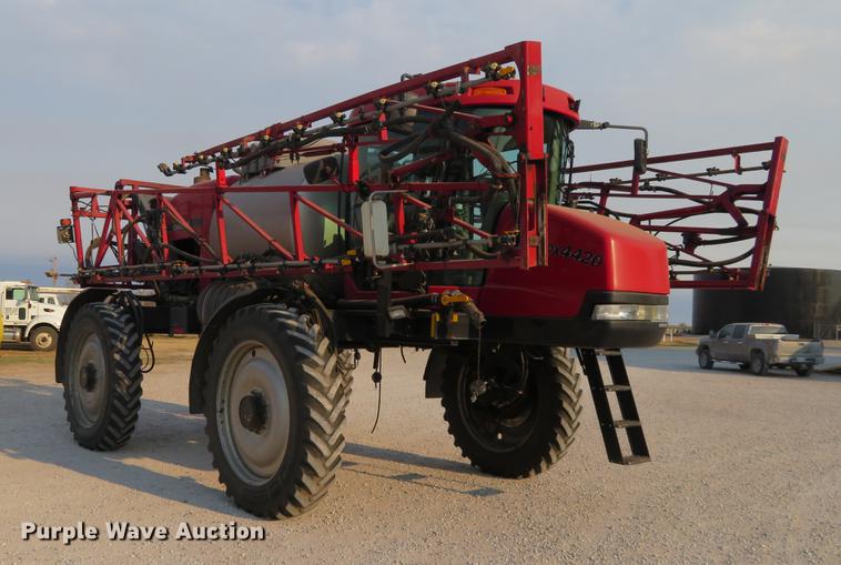 image for item DC0812 2007 Case IH Patriot 4420 self-propelled sprayer