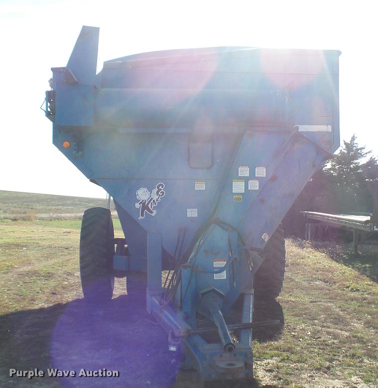 image for item DC1929 Kinze 1040 AW row crop grain cart