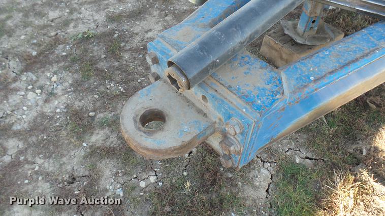 image for item DC1929 Kinze 1040 AW row crop grain cart