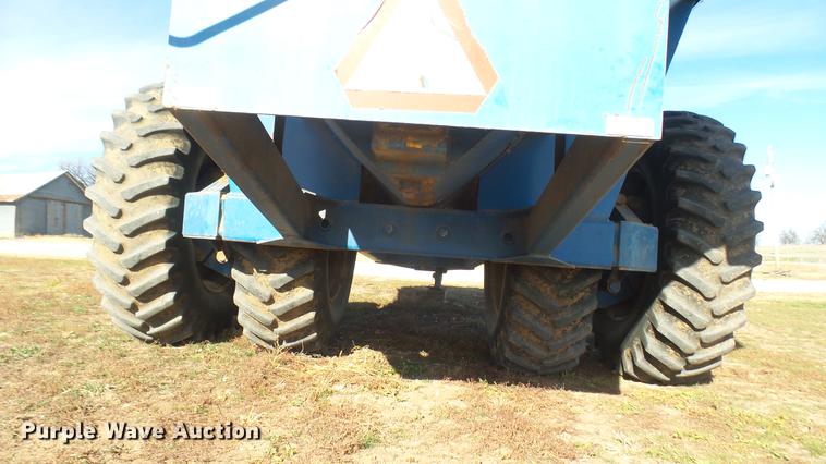 image for item DC1929 Kinze 1040 AW row crop grain cart