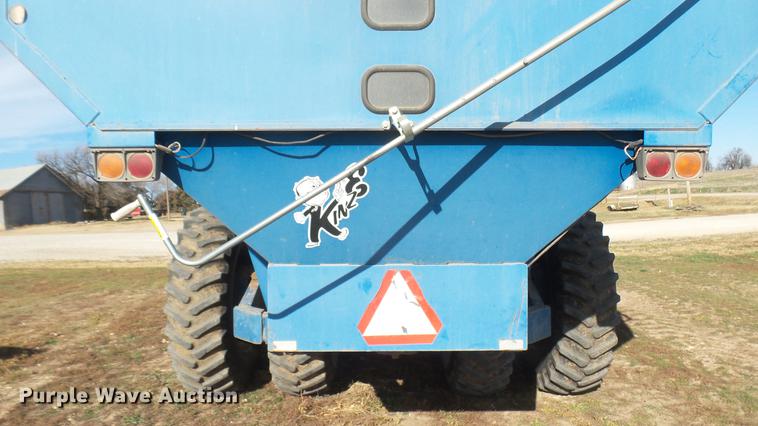 image for item DC1929 Kinze 1040 AW row crop grain cart