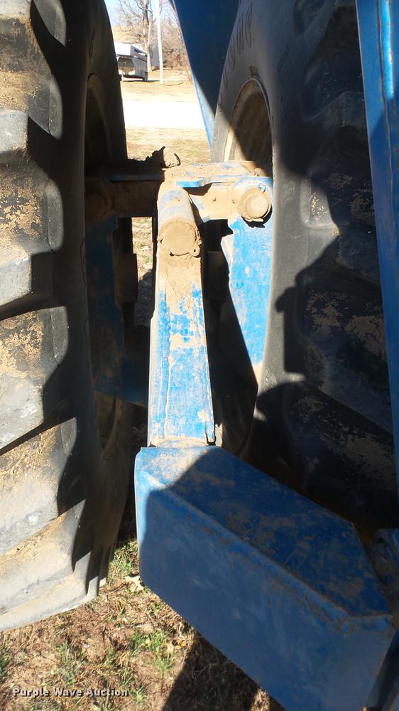 image for item DC1929 Kinze 1040 AW row crop grain cart