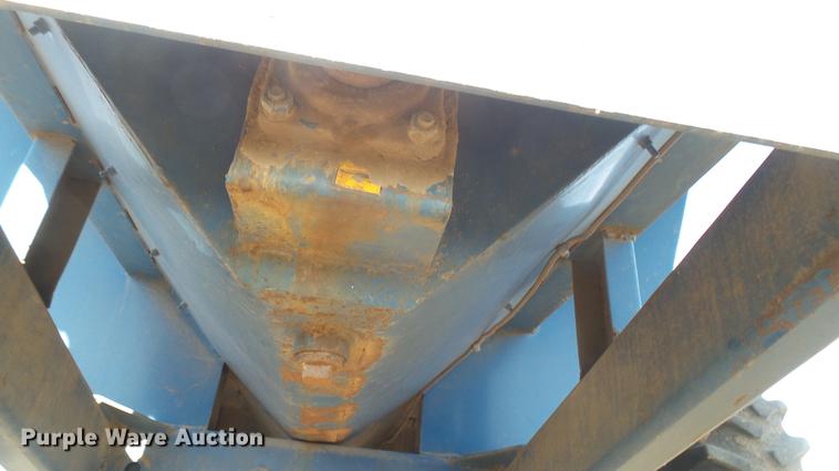 image for item DC1929 Kinze 1040 AW row crop grain cart