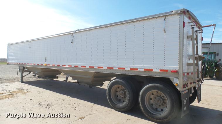image for item DC1930 2002 Wilson DWH-400 double hopper bottom grain trailer