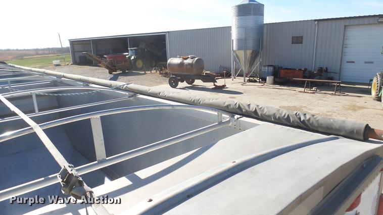 image for item DC1930 2002 Wilson DWH-400 double hopper bottom grain trailer