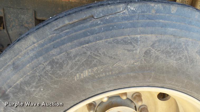 image for item DC1930 2002 Wilson DWH-400 double hopper bottom grain trailer