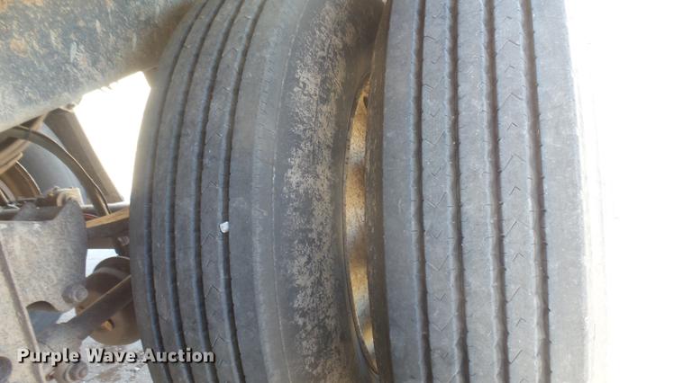 image for item DC1930 2002 Wilson DWH-400 double hopper bottom grain trailer