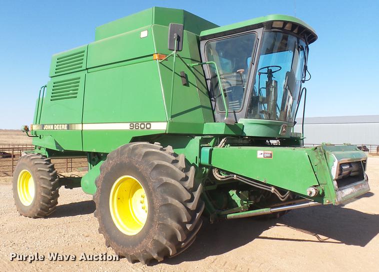 image for item DC1950 1995 John Deere 9600 combine