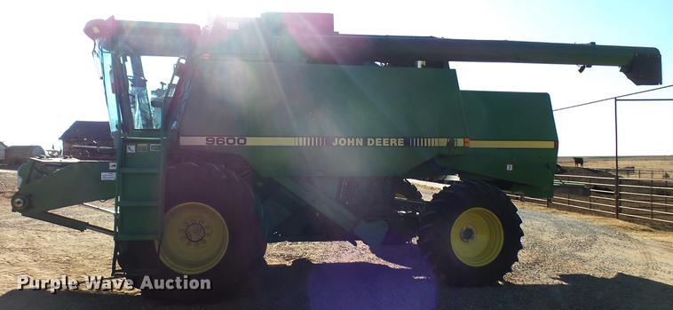 image for item DC1950 1995 John Deere 9600 combine