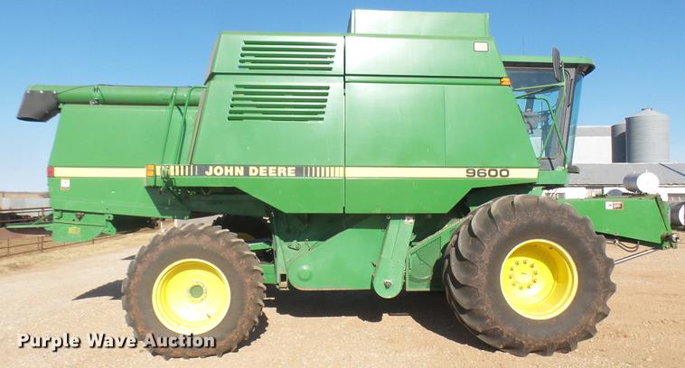 image for item DC1950 1995 John Deere 9600 combine