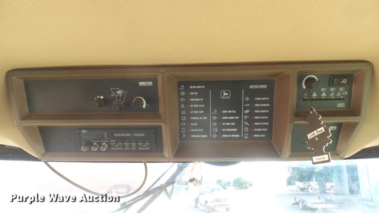 image for item DC1950 1995 John Deere 9600 combine