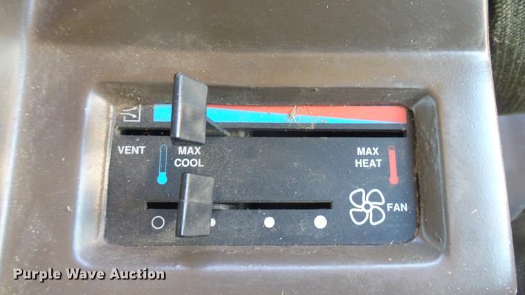 image for item DC1950 1995 John Deere 9600 combine