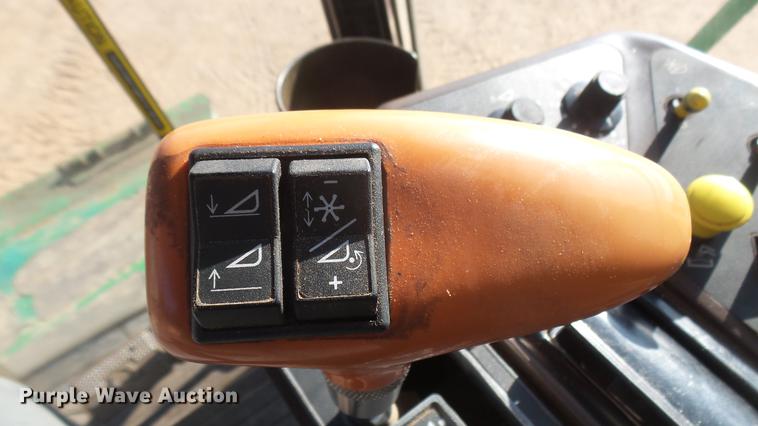 image for item DC1950 1995 John Deere 9600 combine