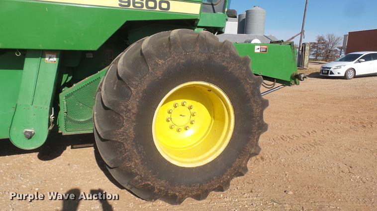 image for item DC1950 1995 John Deere 9600 combine