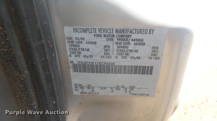 image for item DC1951 2000 Ford F350 Super Duty flatbed pickup truck