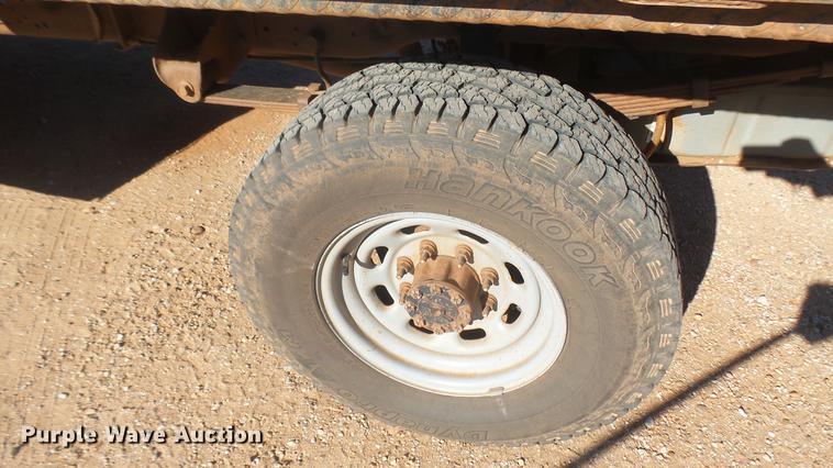 image for item DC1951 2000 Ford F350 Super Duty flatbed pickup truck