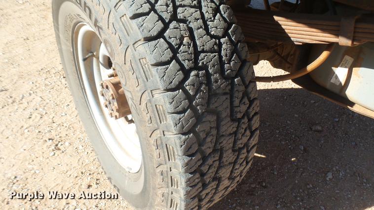 image for item DC1951 2000 Ford F350 Super Duty flatbed pickup truck