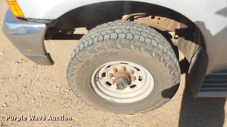 image for item DC1951 2000 Ford F350 Super Duty flatbed pickup truck