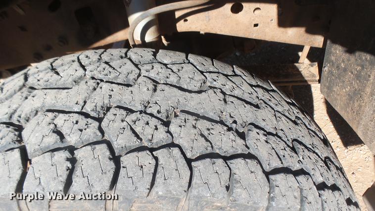 image for item DC1951 2000 Ford F350 Super Duty flatbed pickup truck