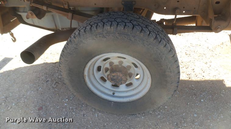 image for item DC1951 2000 Ford F350 Super Duty flatbed pickup truck