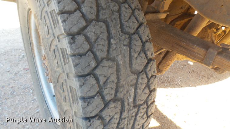 image for item DC1951 2000 Ford F350 Super Duty flatbed pickup truck