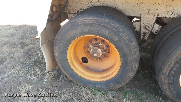 image for item DC1959 2005 MCM double hopper bottom grain trailer