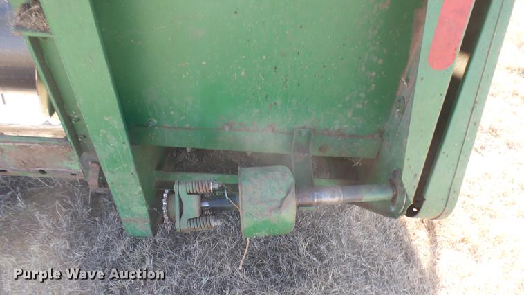 image for item DC1965 John Deere rigid pickup head