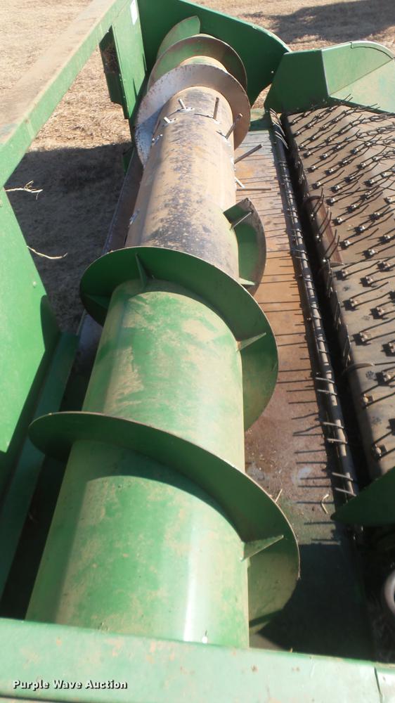 image for item DC1965 John Deere rigid pickup head