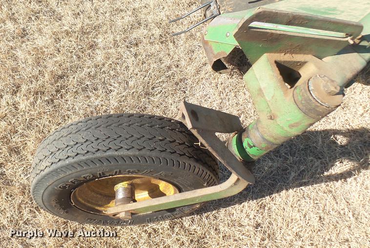 image for item DC1965 John Deere rigid pickup head