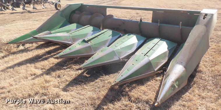 image for item DC1967 John Deere 653A row crop head
