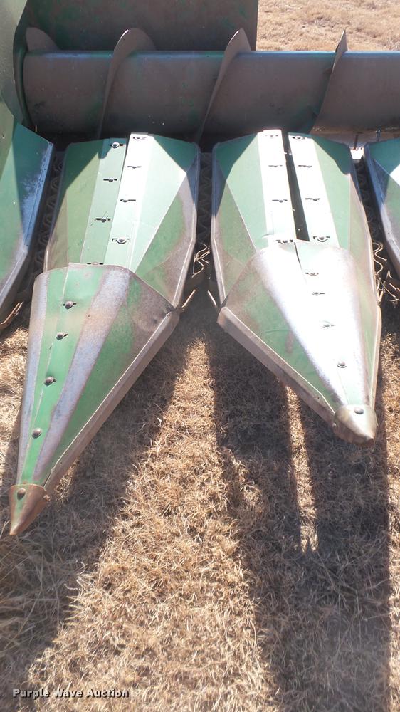 image for item DC1967 John Deere 653A row crop head
