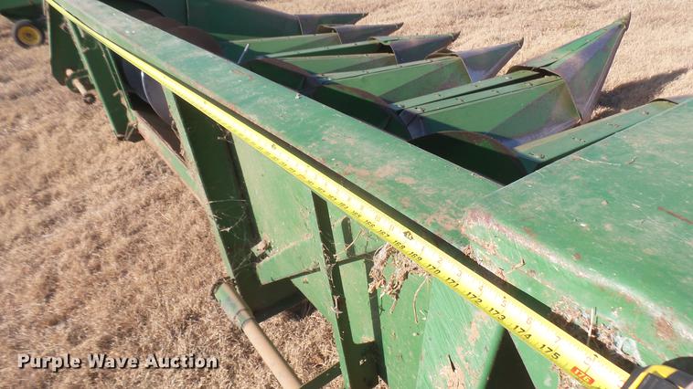 image for item DC1967 John Deere 653A row crop head