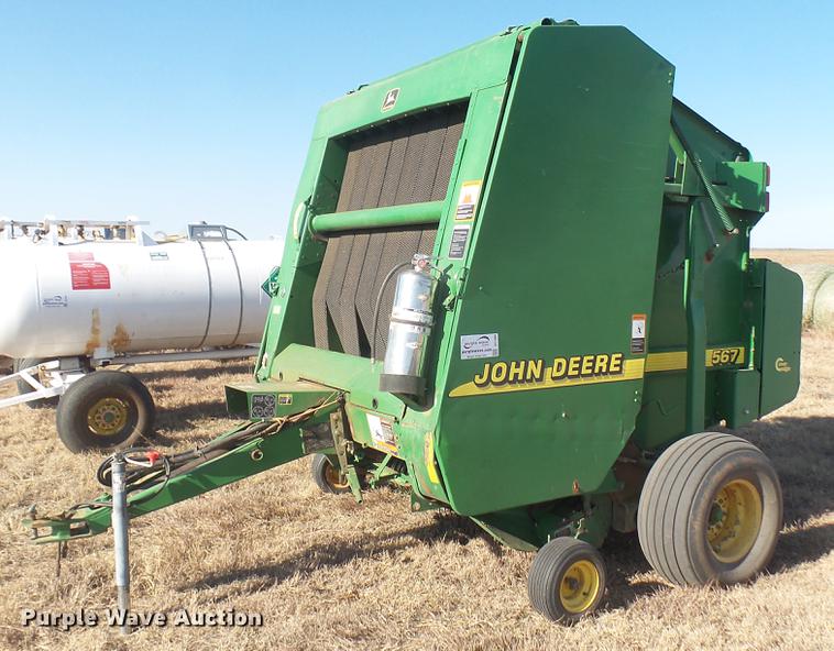 image for item DC1968 John Deere 567 round baler