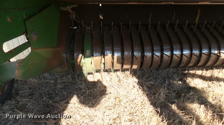 image for item DC1968 John Deere 567 round baler