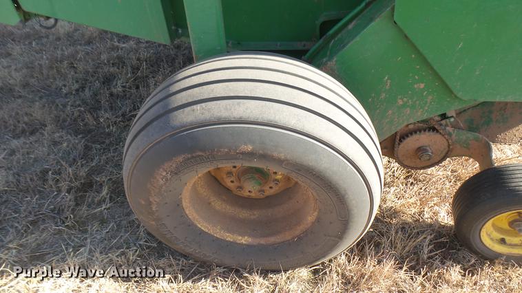 image for item DC1968 John Deere 567 round baler