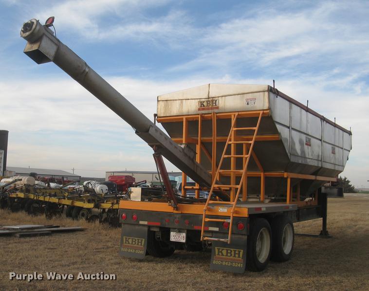 image for item DC2451 2006 KBH fertilizer tender trailer