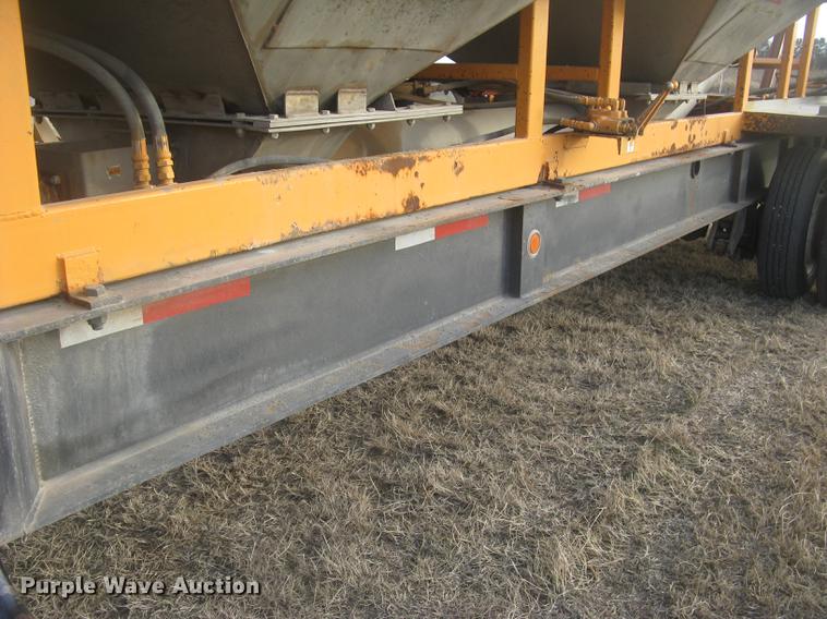 image for item DC2451 2006 KBH fertilizer tender trailer