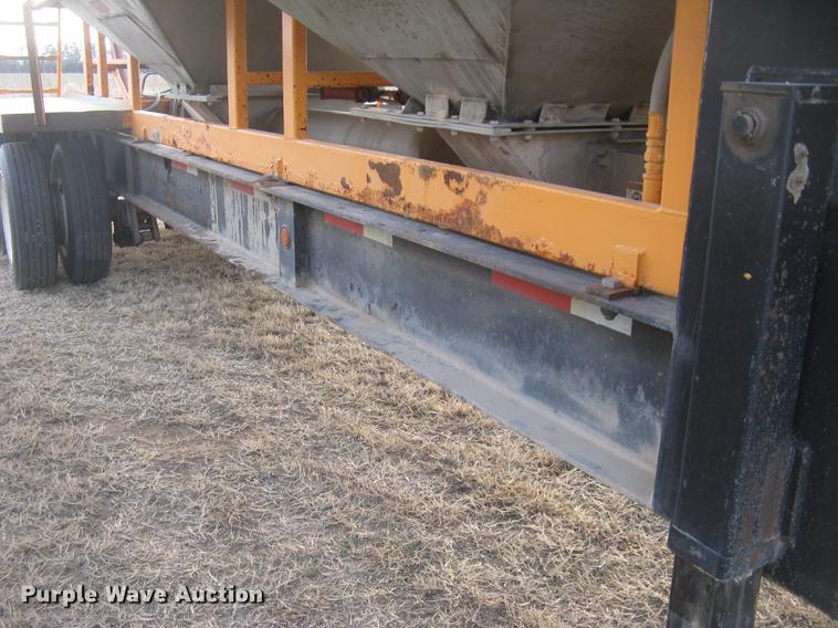 image for item DC2451 2006 KBH fertilizer tender trailer