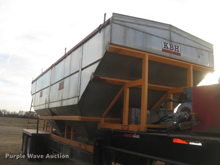 image for item DC2451 2006 KBH fertilizer tender trailer